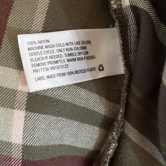 Universal Thread Women's Tunic Top Green NWT - Picture 2 of 3